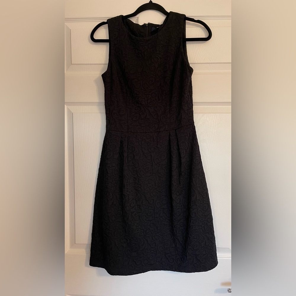 Chaps Women's Black Sheath Sleeveless Dress. Embroidered Size 4 Zip Up Back